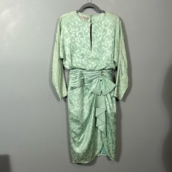 A. J. Bari Green Jacquard Silk Vintage Ruched Hourglass Dress size vintage 6 - Picture 6 of 17